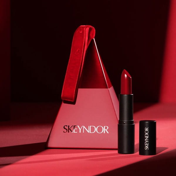 GLOW IN RED Lipstick von Skeyndor