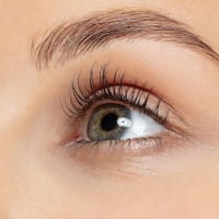Lash- und Browlifting – frischer Sommerlook, ohne viel Aufwand 